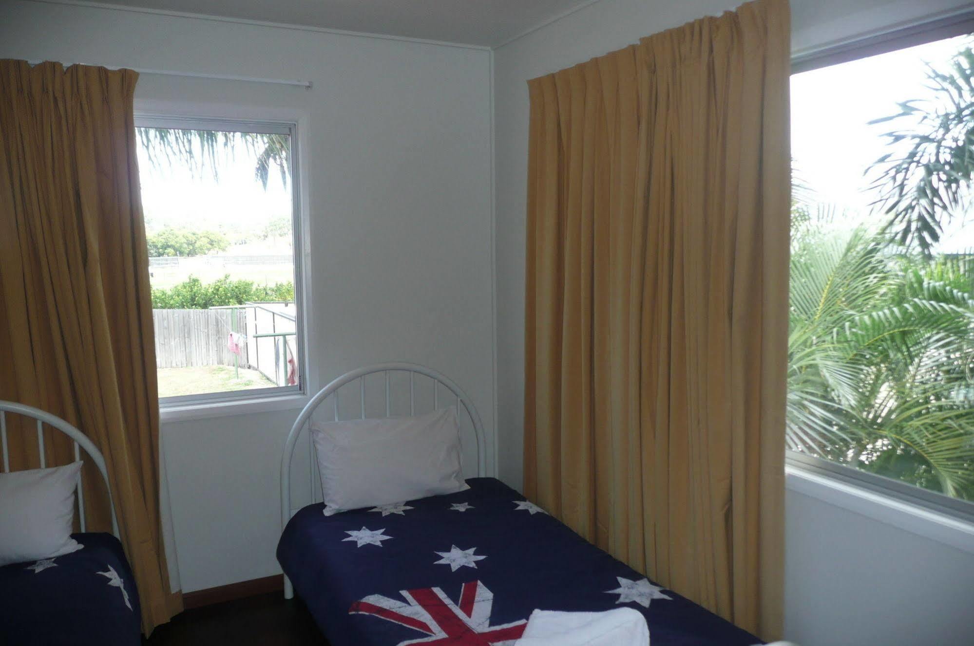 Ocean Breeze Apartments Bowen Exterior foto