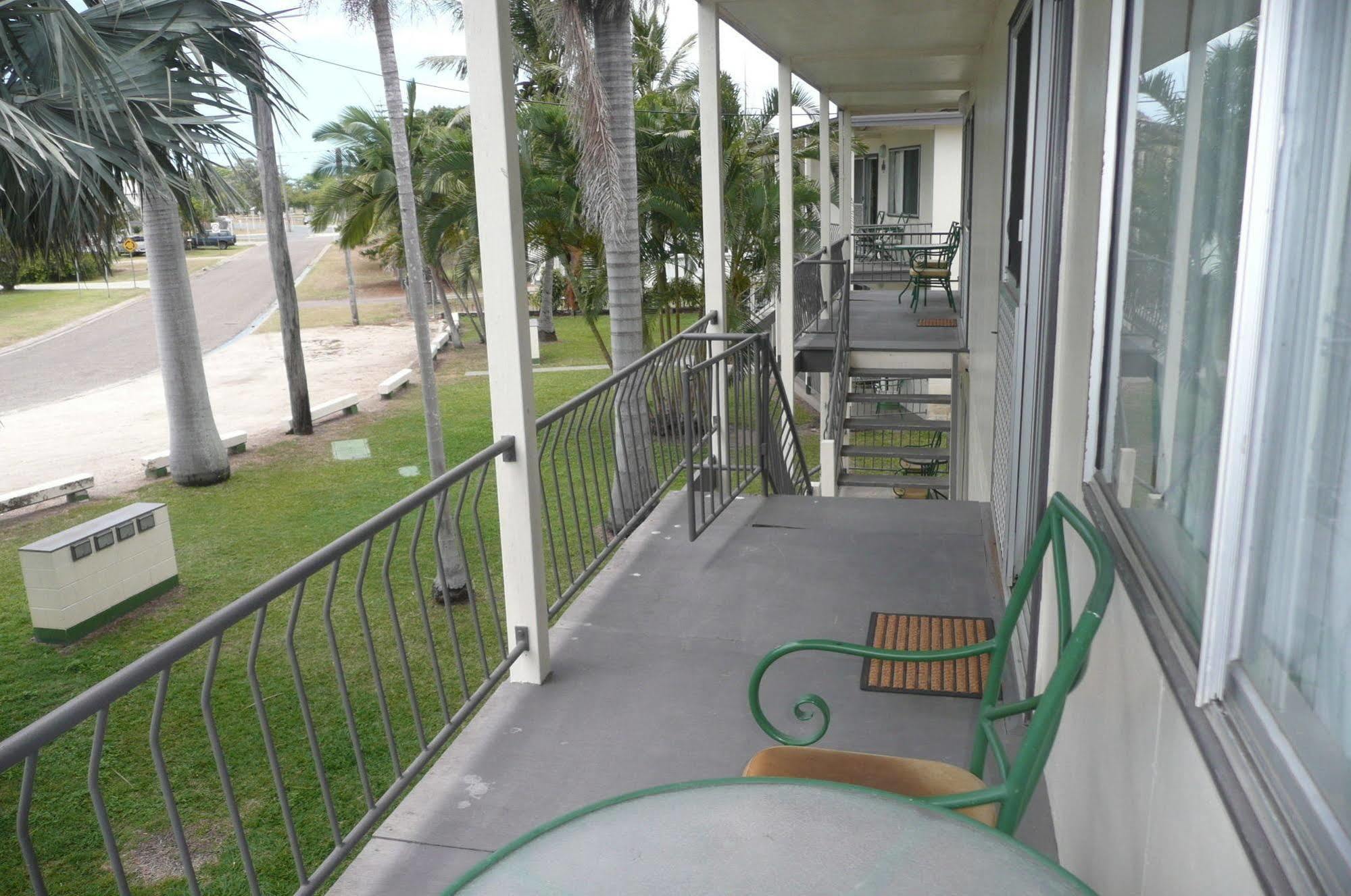 Ocean Breeze Apartments Bowen Exterior foto